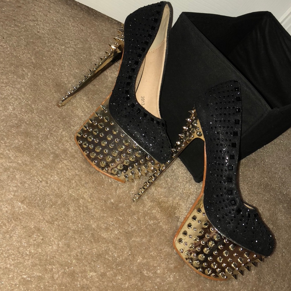 Black glitter gold studded platform heels
